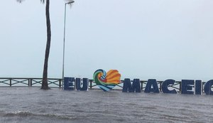 Chuvas fortes durante toda a quinta-feira deixam Maceió embaixo d’água