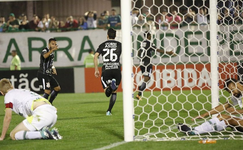 Corinthians é cirúrgico e vence a Chapecoense por 1x0 com gol de Jô