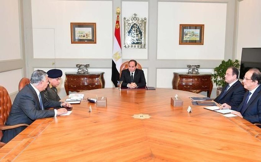 Presidente do Egito promete vingança 'brutal' por vítimas de atentado terrorista