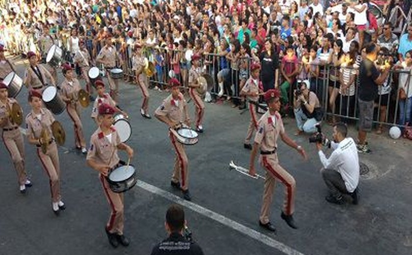 Colégio Tiradentes Agreste participa do desfile cívico dos 93 anos de Arapiraca