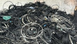 Mais de 100 toneladas de fios obsoletos são retirados dos postes da capital