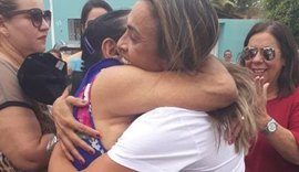 Jogadora Marta é recebida com festa pelos moradores de Dois Riachos