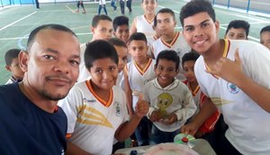 Fabricação de brinquedos caseiros vira ferramenta pedagógica em escola de Penedo