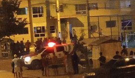 Homem é morto com 14 disparos de arma de fogo em quadra de esportes