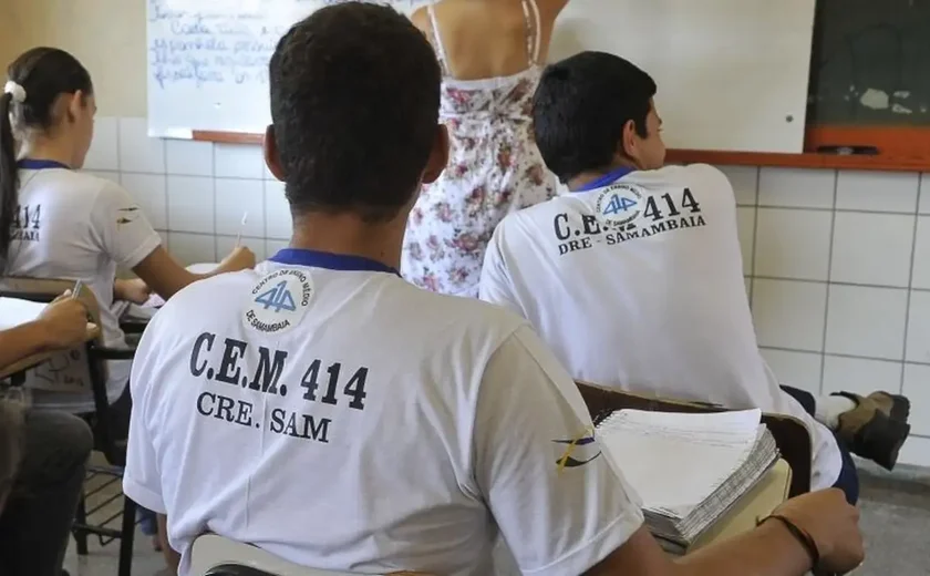 Estudantes do ensino integral têm notas maiores no Enem, diz estudo