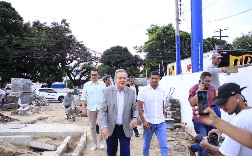 Ronaldo Lessa visita obras da Central de Flagrantes, no Tabuleiro do Martins