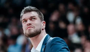 Após treinador ser preso, brasileiro Tiago Splitter é o novo técnico do Portand Trail Blazers