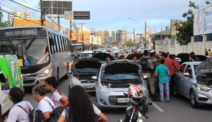 Motoristas fecham Porto de Maceió contra alta no preço dos combustíveis