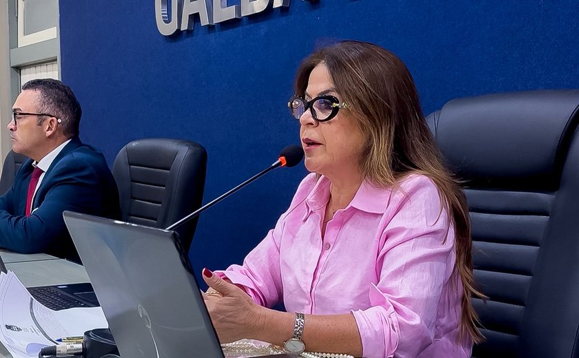 Vereadora Silvania Barbosa enaltece carreira de Marluce Caldas em discurso