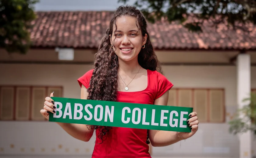 De Junqueiro para o mundo: egressa da rede estadual conquista bolsa integral na prestigiada Babson College, nos EUA