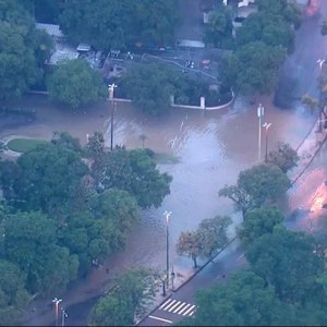 Tubulação da Cedae se rompe e forma piscina na Gávea Zona Sul do Rio