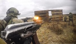 Algumas tropas russas mobilizadas perto da fronteira com a Ucrânia retornam aos quartéis