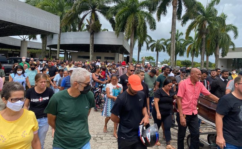 Vídeo: enterro do Frei José foi marcado com muita comoção em Maceió