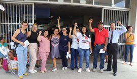 Sintufal faz ato público na entrada do Hospital Universitário
