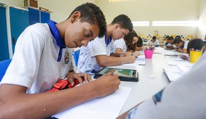 Com bônus de até R$ 2 mil, Alagoas atrai mais de 100 mil jovens de volta para a sala de aula