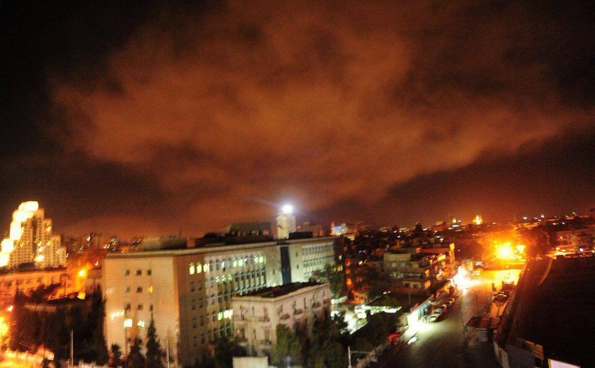 Explosões são ouvidas em Damasco; centro de pesquisa é atingido