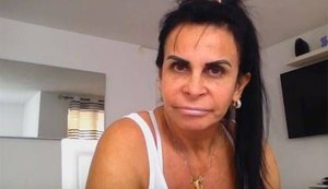 Gretchen puxa bloco Beiço do Wando em BH e canta a música da Jeniffer