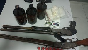 Homem usando tornozeleira eletrônica é preso por suspeita de envolvimento com o tráfico de drogas