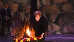 Merkel reconhece 'responsabilidade perpétua' da Alemanha frente ao antissemitismo