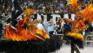Segunda noite de carnaval em SP começa com desfile da Águia de Ouro