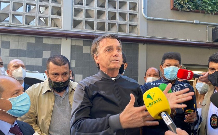 Bolsonaro interrompe férias para tratar suspeita de nova obstrução intestinal em SP