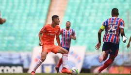 Internacional vence Bahia e cola na vice-liderança do Brasileiro