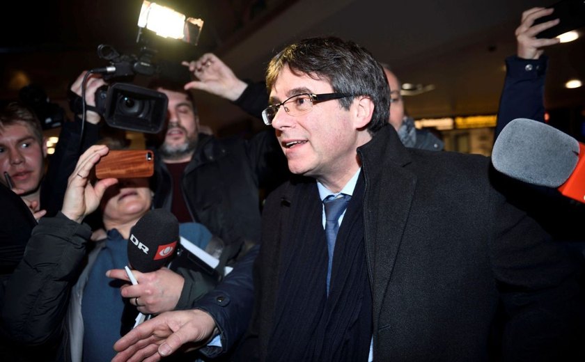 Tribunal Constitucional suspende candidatura de Puigdemont à presidência da Catalunha