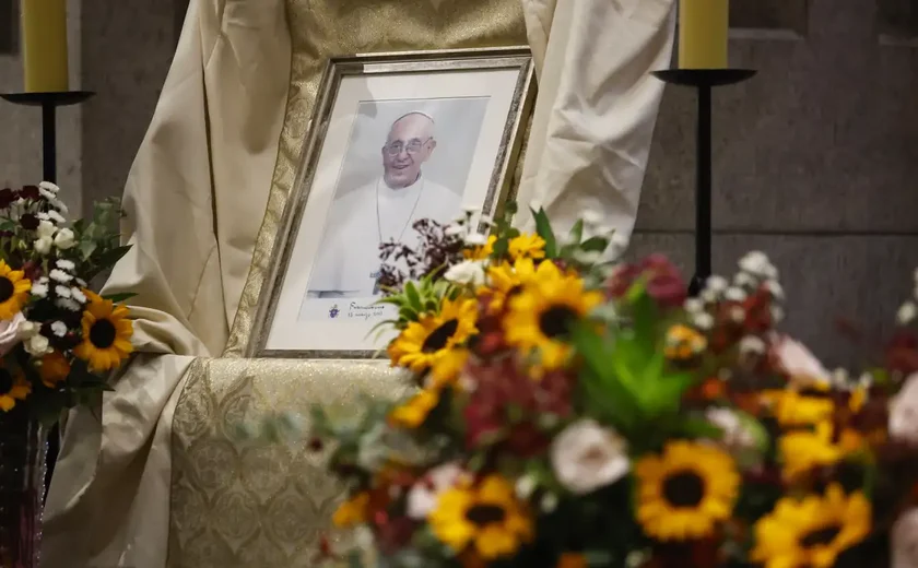 Vaticano confirma morte do papa por AVC e colapso cardiovascular
