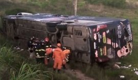 Músico da Banda de Deivinho Novaes morre após ônibus tombar em São Sebastião