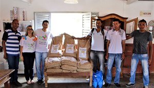 Agricultores recebem sementes crioulas para plantio e criação de banco de grãos