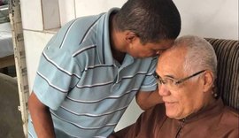 Frei que mantém 80 mendigos e doentes em Maceió sofre AVC; entidade pede ajuda à população