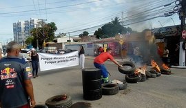 Vídeo: moradores do São Jorge fecham acesso ao bairro em protesto contra a Prefeitura de Maceió