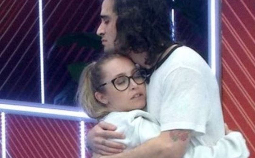 Carla e Fiuk são os primeiros a sair da Prova do Líder e vão direto para o Paredão