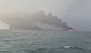 Colisão entre navios na Inglaterra causa explosão e 37 são resgatados
