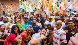 Rafael Brito reafirma compromisso com educação em caminhada no Benedito Bentes