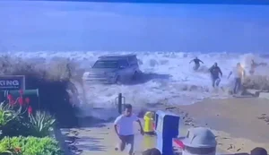 Onda gigante arrasta pessoas e deixa 8 feridos nos EUA