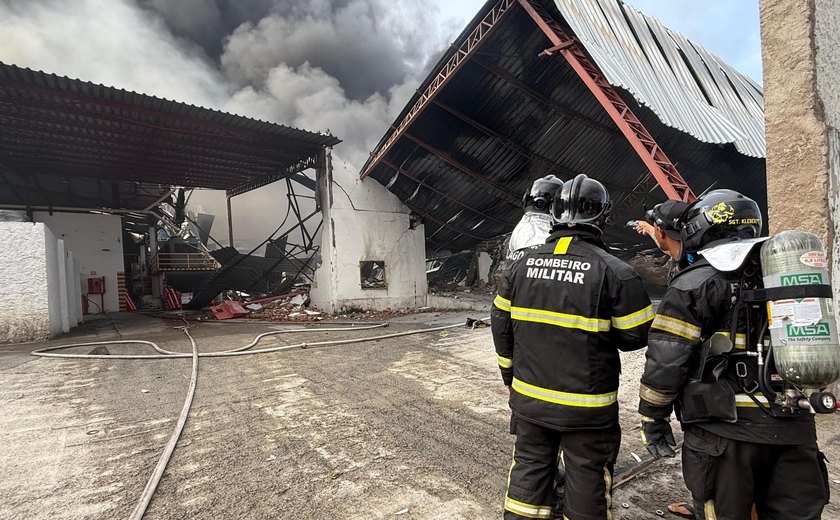 Bombeiros mostram agilidade e eficiência no combate a incêndio no Distrito Industrial