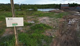 Área de manguezal é aterrada para venda de lotes em Maceió