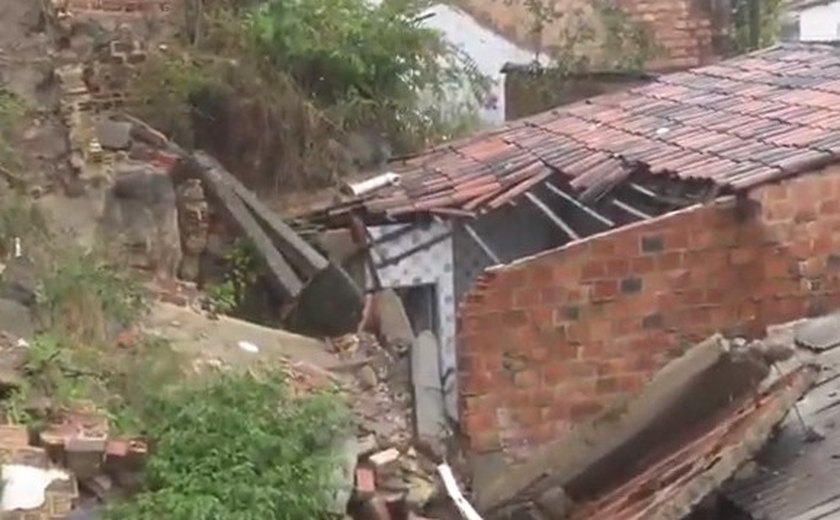 Chuva causa transtornos em várias áreas de Maceió