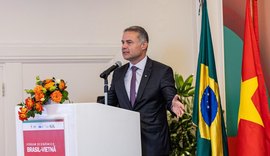 No Vietnã, Renan Filho diz que investir em rodovias e ferrovias no Brasil é fundamental para a segurança alimentar global