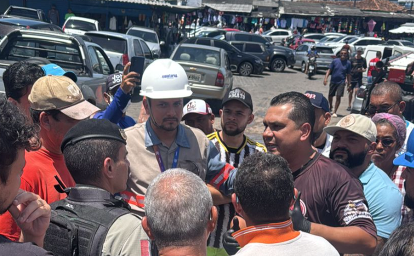 Comerciantes protestam contra possível corte de energia no Mercado da Produção, em Maceió