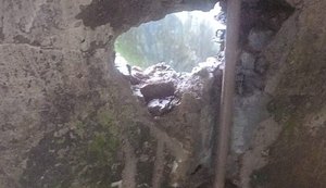 Policiais penais impedem fuga no Presídio Cyridião Durval após descoberta de buraco em cela