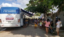 Ônibus do Sine emite 100 carteiras de trabalho na Grota das Piabas