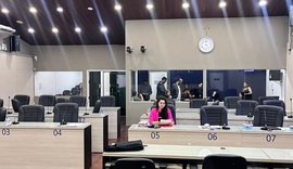 Teca Nelma é única parlamentar a votar contra aumento salarial dos vereadores em Maceió