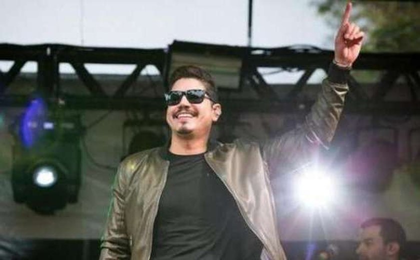 Cantor sertanejo trai esposa com mulher de traficante e termina casamento