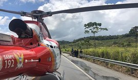 Casal morre em rodovia após colisão entre moto e carro na BR-104 em Murici