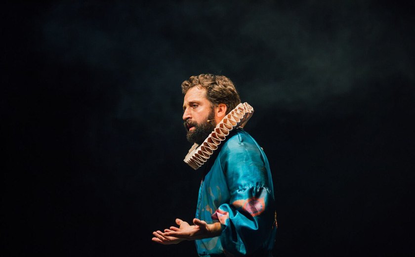 Gregório Duvivier apresenta 'O Céu da Língua' em Maceió, no Teatro Gustavo Leite