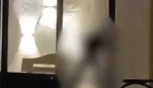 Jovem agredido por populares após ser flagrado praticando ato obsceno em espaço público já responde pelo mesmo crime