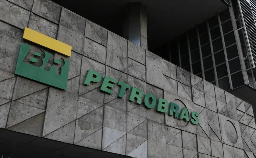 Petrobras anuncia novos poços e retomada de fábricas de fertilizantes