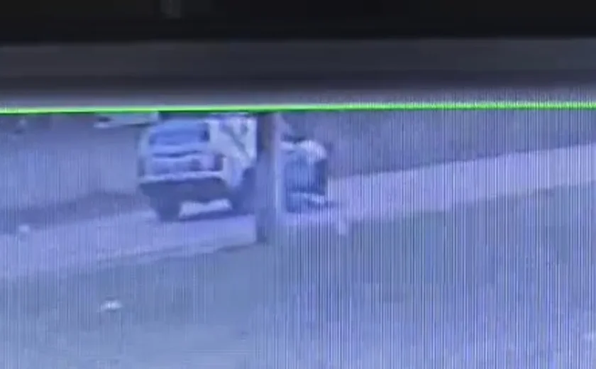 Homem morre após se jogar embaixo de viatura da PM em Arapiraca